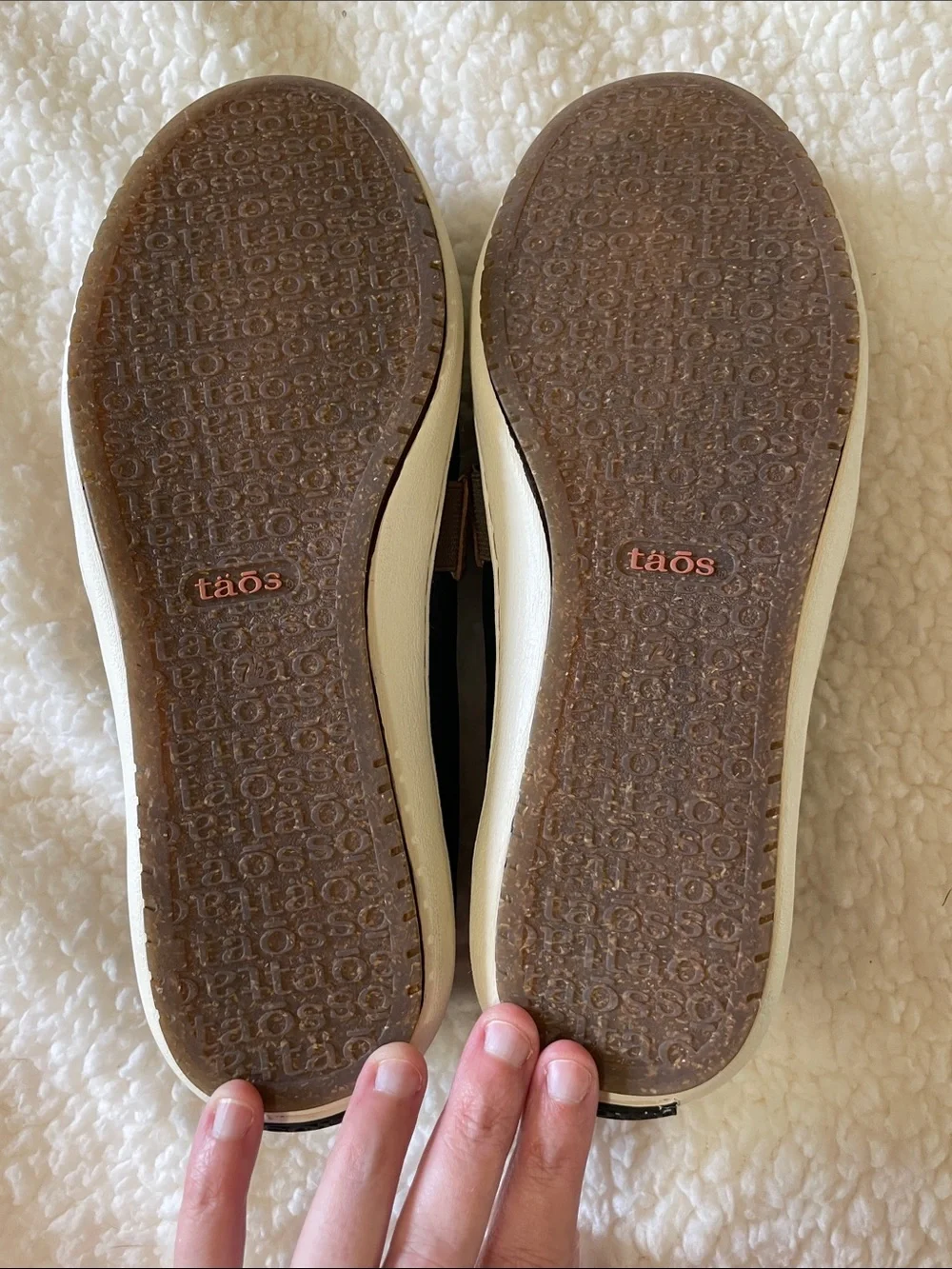 Taos Women's Upward Steel/ Taupe Multi Loafer Like New Size 7.5 - Picture 8 of 10